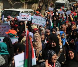 مسيرة نسائية بمناسبة يوم المرأة العالمي ‫(44237314)‬ ‫‬.JPG