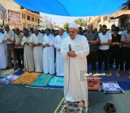 صلاة الجمعة أمام مقر الصليب  ‫(35652109)‬ ‫‬.JPG