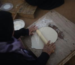 نساء فلسطينيات يُعددنَ خبز الصاج التراثي شرق خانيونس جنوب قطاع غزة ‫(42402306)‬ ‫‬.jpeg