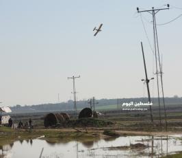 طائرات الاحتلال ترش المبيدات السامة على الأراضي الزراعية شرق قطاع غزة (9).JPG