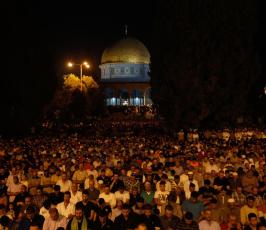  ليلة القدر في المسجد الاقصى‎ المبارك ‫(38928899)‬ ‫‬.jpg