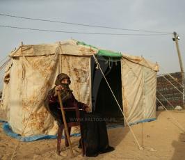  امرأه ثمانينية تشارك في مسيرات العودة شرق قطاع غزة ‫(37552644)‬ ‫‬.JPG