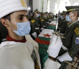  الجزائر تستعيد رفات 24 من ثوار وقادة المقاومة الشعبية للاستعمار الفرنسي (3).jpg