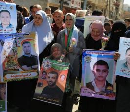 وقفة مع المحرر طارق عزالدين للمطالبة بعلاجه ‫(38994440)‬ ‫‬.JPG