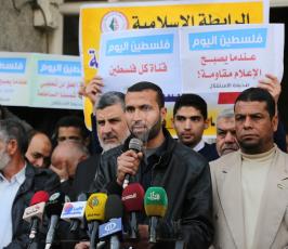 نشطا وأصدقاء فضائية فلسطين اليوم ينظموا وقفة تضامنية اليوم  ‫(30859675)‬ ‫‬