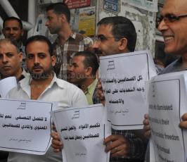 ‫اعتصام امام مكتب معا بغزة لوقف قرار فصل الموظفين