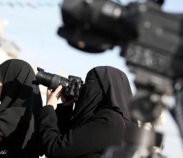 صحفيات يزاحمن الصحفيين في التصوير بغزة