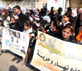 الرابطة الاسلامية تنظم وقفة تضامنية أمام الصليب الأحمر تضامناً مع الاسرى بسجون الاحتلال