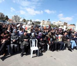 خاص فلسطين اليوم..طلاب المدارس يتضامنون مع الأسرى برام الله
