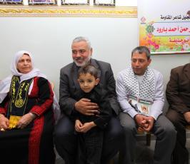 رئيس الوزراء يزور الأسير المحرر إبراهيم مصطفى بارود‏