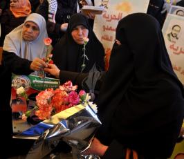 العمل النسائى للجهاد يشارك أمهات الأسرى   ‫(243877572)‬ ‫‬
