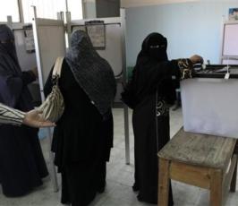 توافد المصريون للادلاء بأصواتهم بجولة الاعادة بالانتخابات الرئاسية