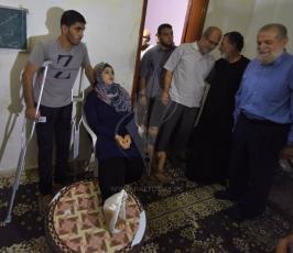 قيادة الجهاد تشارك عائلة المصاب ابو دقة طعام الافطار ‫(1)‬.jpeg