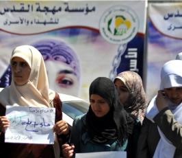 بالصور:لجنة الأسرى تطلق سلسلة فعاليات إسناد مع الأسرى الإداريين المضربين عن الطعام