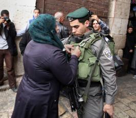 شرطة الاحتلال تقمع تظاهرة في مدينة القدس المحتلة شاركت في فعاليات احياء يوم الأرض ..