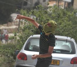 خاص فلسطين اليوم..قوات الاحتلال تقمع مسيرة كفر قدوم المنددة بالاستيطان
