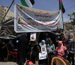 رام الله: أهالي الاسرى يواصلون تضامنهم مع أبنائهم في سجون الاحتلال الذين يواصلون لليوم الـ27 اضرابهم عن الطعام