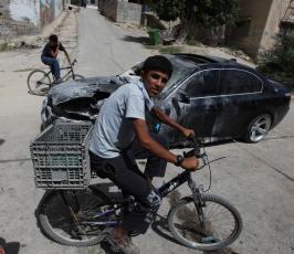 خاص فلسطين اليوم..مستوطنون يحرقون أربع سيارات فلسطينية في قرية الزبيدات شمال أريحا