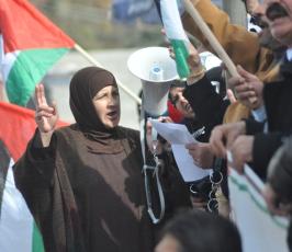 بالصور:غزة وقفة نسائية تطالب بإنهاء الإنقسام وتحقيق الوحدة