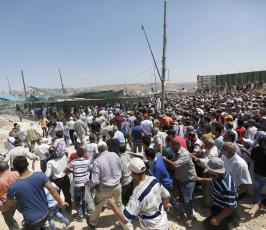 حاجز قلنديا للدخول ال القدس  ‫(29353358)‬ ‫‬
