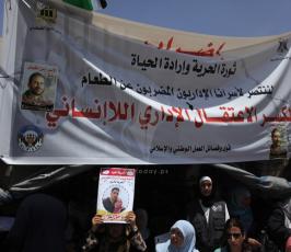 رام الله: أهالي الاسرى يواصلون تضامنهم مع أبنائهم في سجون الاحتلال الذين يواصلون لليوم الـ27 اضرابهم عن الطعام