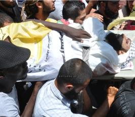 جماهير غفيرة تشيع جثماني شهيدي وسط قطاع غزة