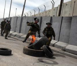 خاص فلسطين اليوم..الاحتلال يقمع "مسيرة يوم الارض" في قلنديا