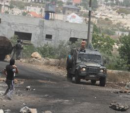خاص فلسطين اليوم..قوات الاحتلال تقمع مسيرة كفر قدوم المنددة بالاستيطان