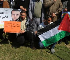 وقفة تضامن مع محمد القيق بغزة ‫(30335370)‬ ‫‬