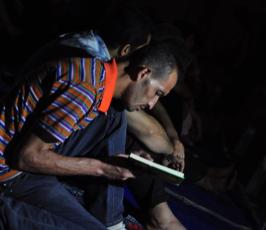 مهجة القدس واهالى الاسرى يحيون ليلة القدر امام الصليب الاحمر بغزة تضامناً مع الاسرى