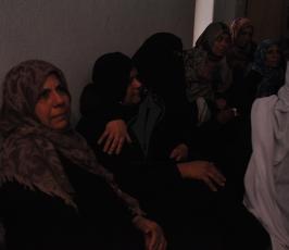 بالصور:جماهير غفيرة تشيع جثمان الشهيد إبراهيم منصور الذي قتلته قوات الاحتلال أمس الخميس