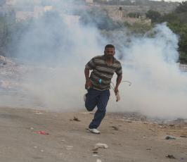 خاص فلسطين اليوم..مواجهات بين شبان فلسطينيين وقوات الاحتلال في قرية سلواد شرقي رام الله