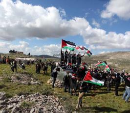 خاص فلسطين اليوم.اعتقالات وإصابات بالاختناق في "المناطير" قرب نابلس