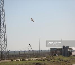 طائرات الاحتلال ترش المبيدات السامة على الأراضي الزراعية شرق قطاع غزة (7).JPG