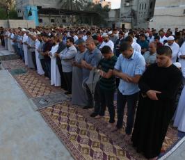 الجهاد الإسلامي يصلي العيد أمام منزل الشهيد الإعداد كامل الإعداد بغزة ‫(37945860)‬ ‫‬