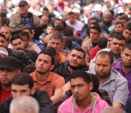  صلاة الجمعة امام مقر الصليب الاحمر بغزة تضامنا مع الاسرى في سجون الاحتلال ‫(39649813)‬ ‫‬
