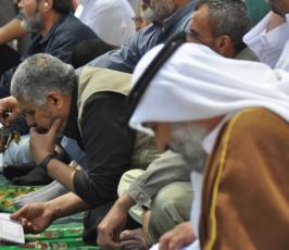 بالصور:واعد تقيم صلاة الجمعة أمام مقر الصليب الاحمر دعما لإضراب الاسرى الإداريين