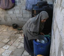  سكان منطقة نهر البارد فى جنوب القطاع ‫(38732300)‬ ‫‬