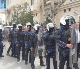 متظاهرون يحتجون على محاكمة السلطة للشهيد باسل الأغرج ورفاقه الخمسة في رام الله (6)