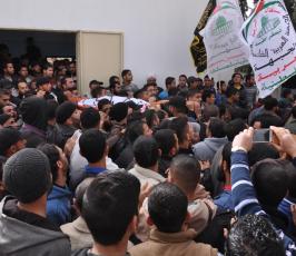 بالصور:جماهير غفيرة تشيع شهيدي الغارة الصهيونية على بلدة بيت حانون