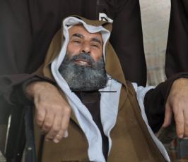عرض يحاكي معاناة الاسرى بالسجون