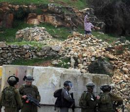 خاص فلسطين اليوم...مواجهات وإصابات أمام سجن "عوفر" غربي رام الله