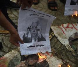 حرق أبو مازن في غزة ‫(29942168)‬ ‫‬