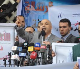 وقفة تضامنية للصحفيين بغزة احتجاجاً على الاعتقال والملاحقة لصحفيي الضفة الغربية