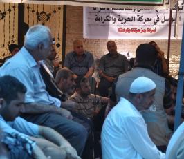  صلاة الجمعة أمام الصليب الأحمر بغزة
