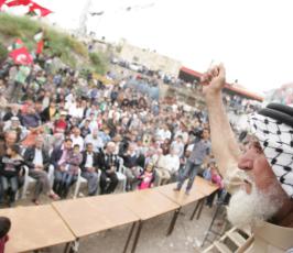 جماهير غفيرة تستقبل الشيخ خضر عدنان في مهرجان بشائر النصر