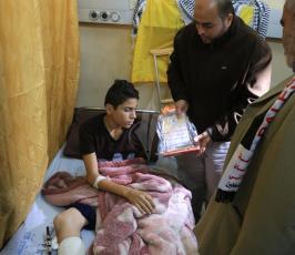 بالصور:قادة من حركة الجهاد الإسلامي يعودون جرحى "جمعة الغضب"