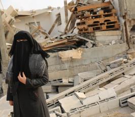  تضرر منازل المواطنين جراء القصف الإسرائيلي الذي استهدف موقع البحرية غرب خانيونس (19)