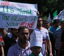 آلاف الفلسطينيين يخرجون نصرة للرسول محمد بغزة