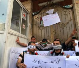 غزيون يغلقون مقرات مؤسسات دولية احجاجا على موقفهم تجاه قضية الاسرى